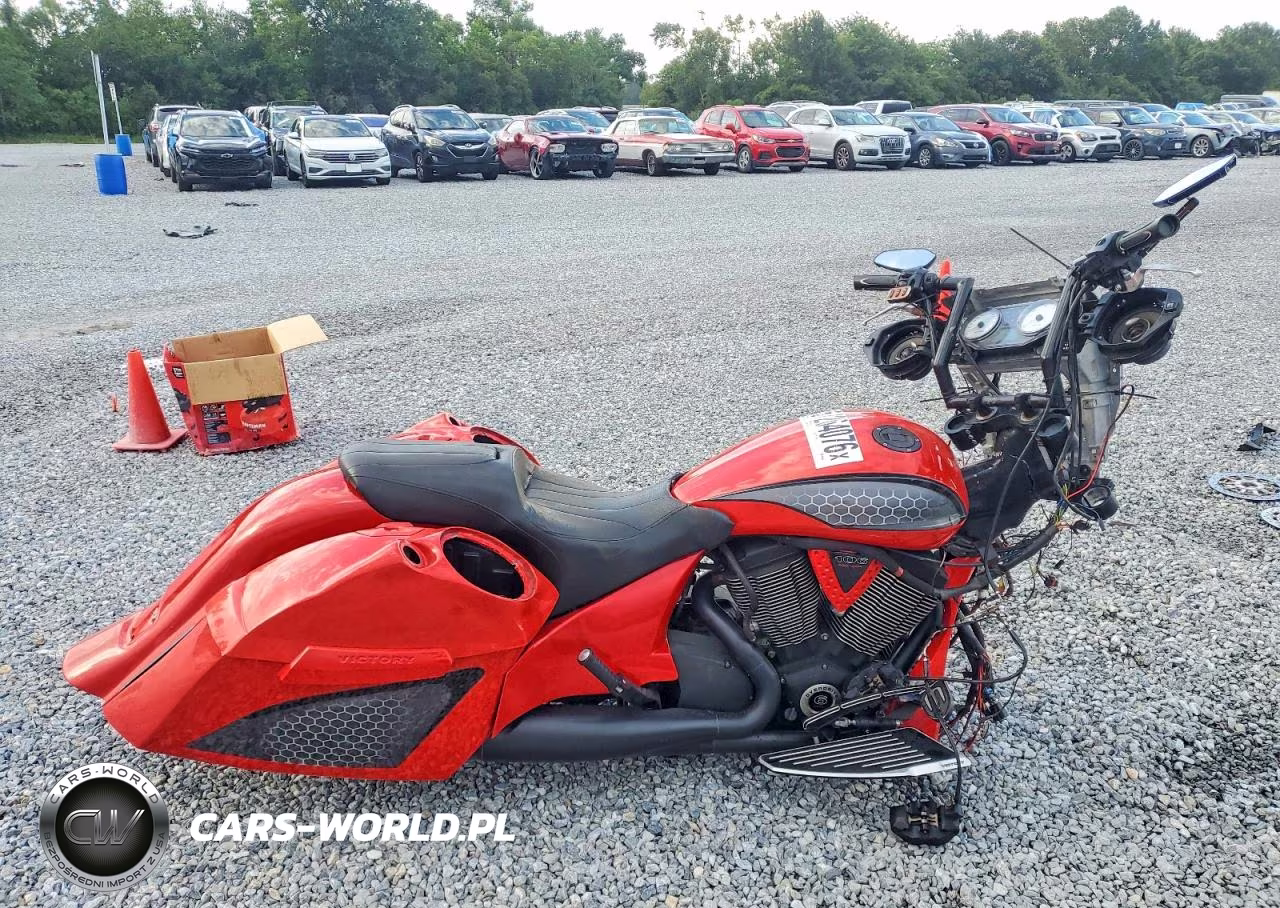 2015 Victory Motorcycles Cross Country 8-Ball – zdjęcie 1 z 10