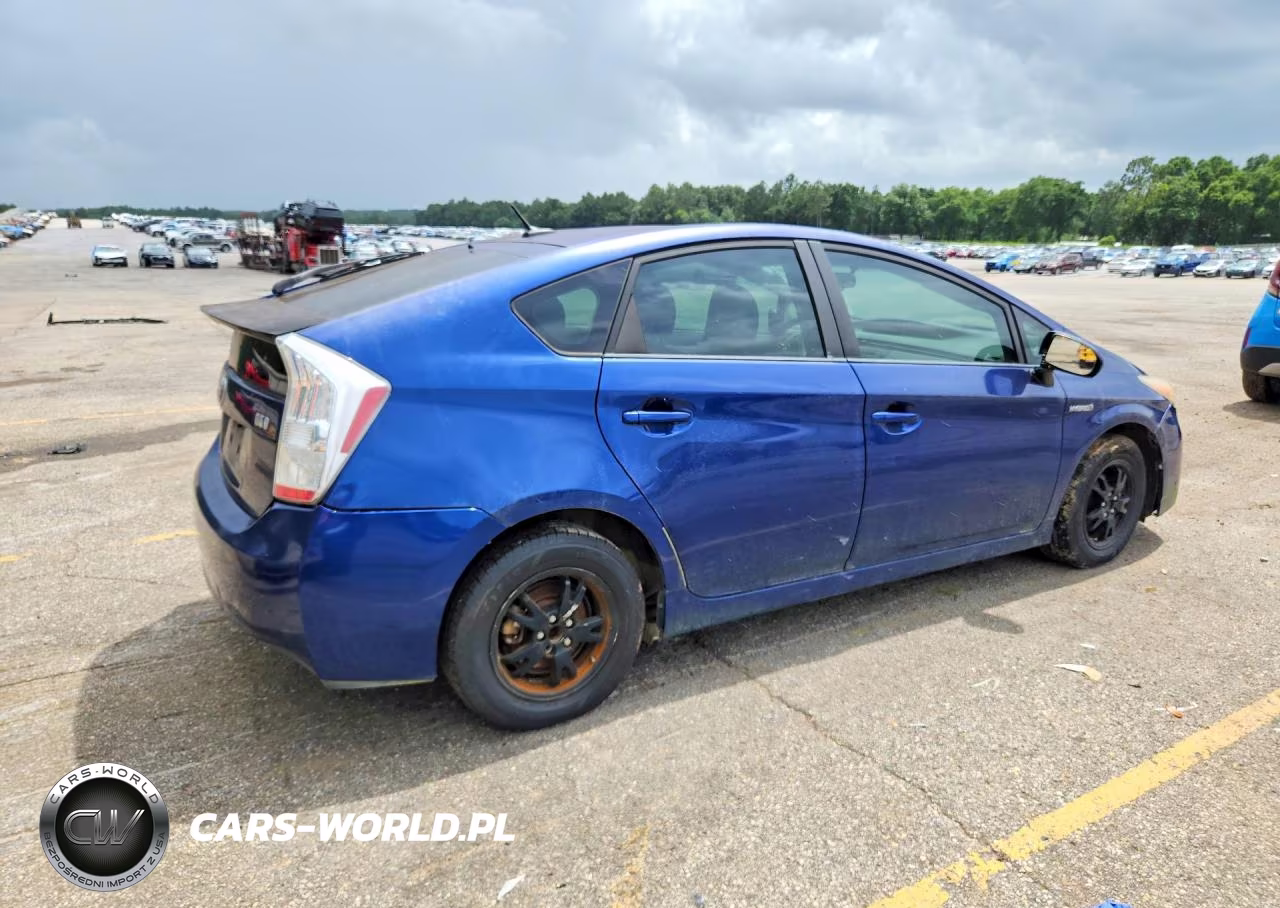 2011 Toyota Prius Two VIN:JTDKN3DU9B1389890 - 3