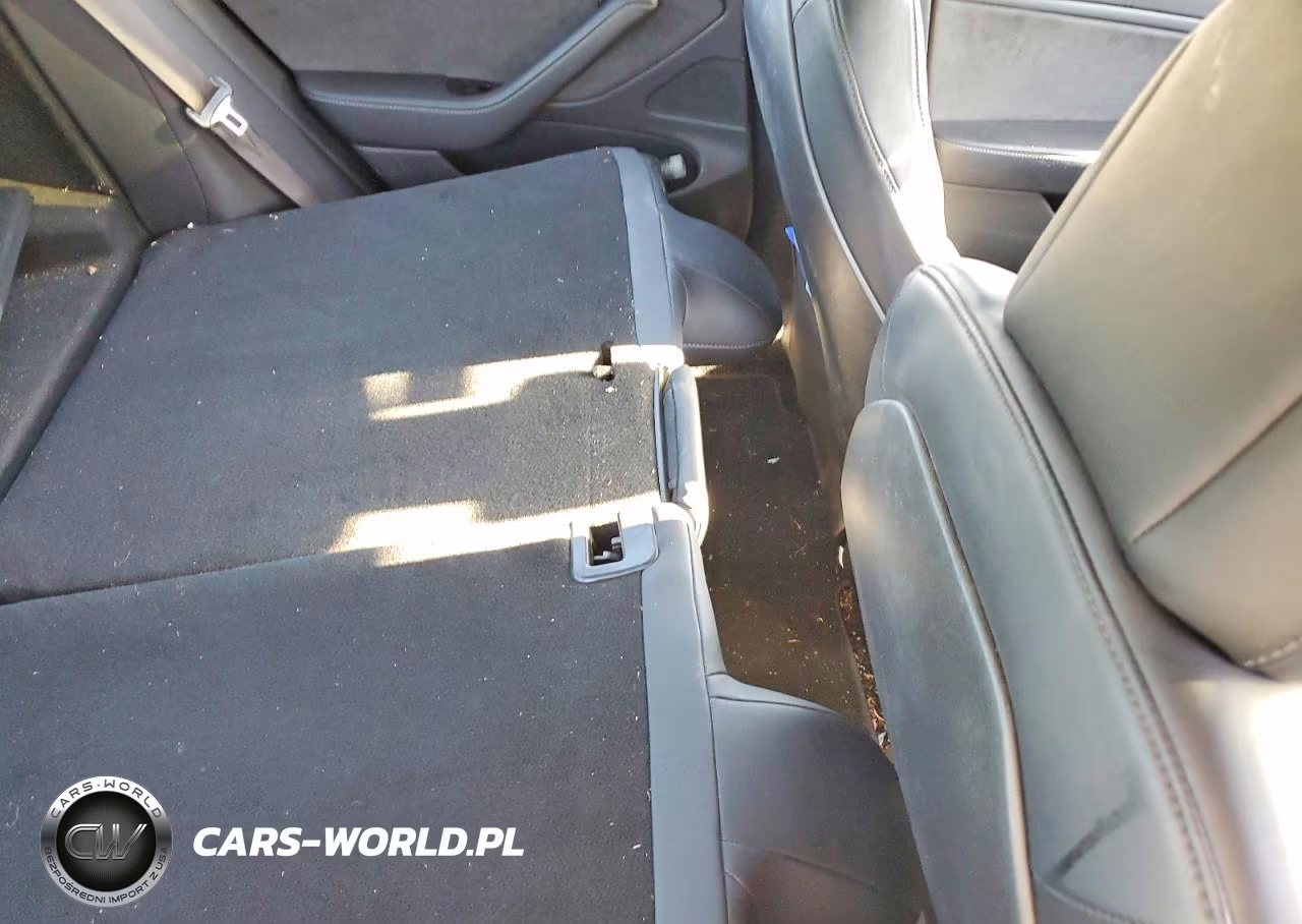 2018 Tesla Model 3 VIN:5YJ3E1EBXJF093627 - 10