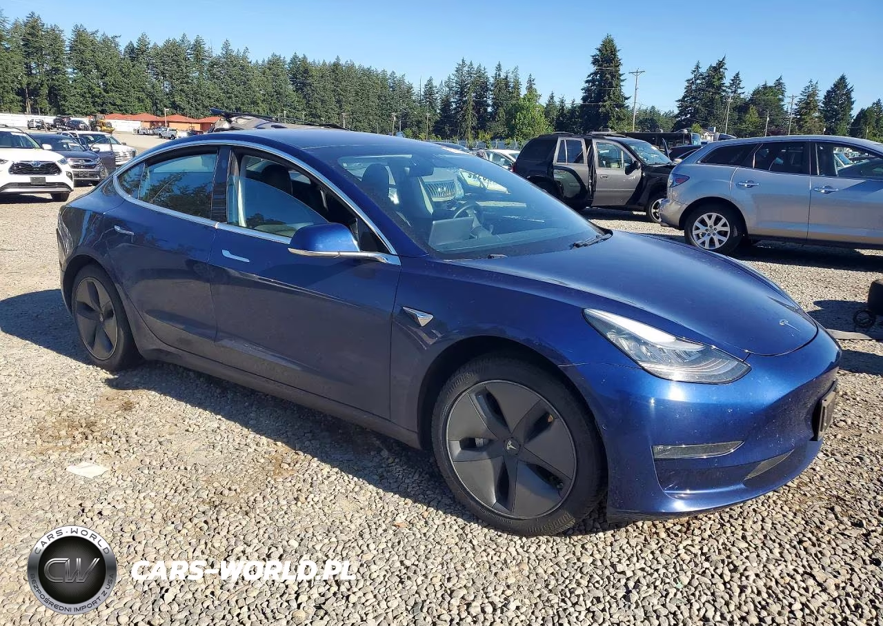 2018 Tesla Model 3 VIN:5YJ3E1EBXJF093627 - 4