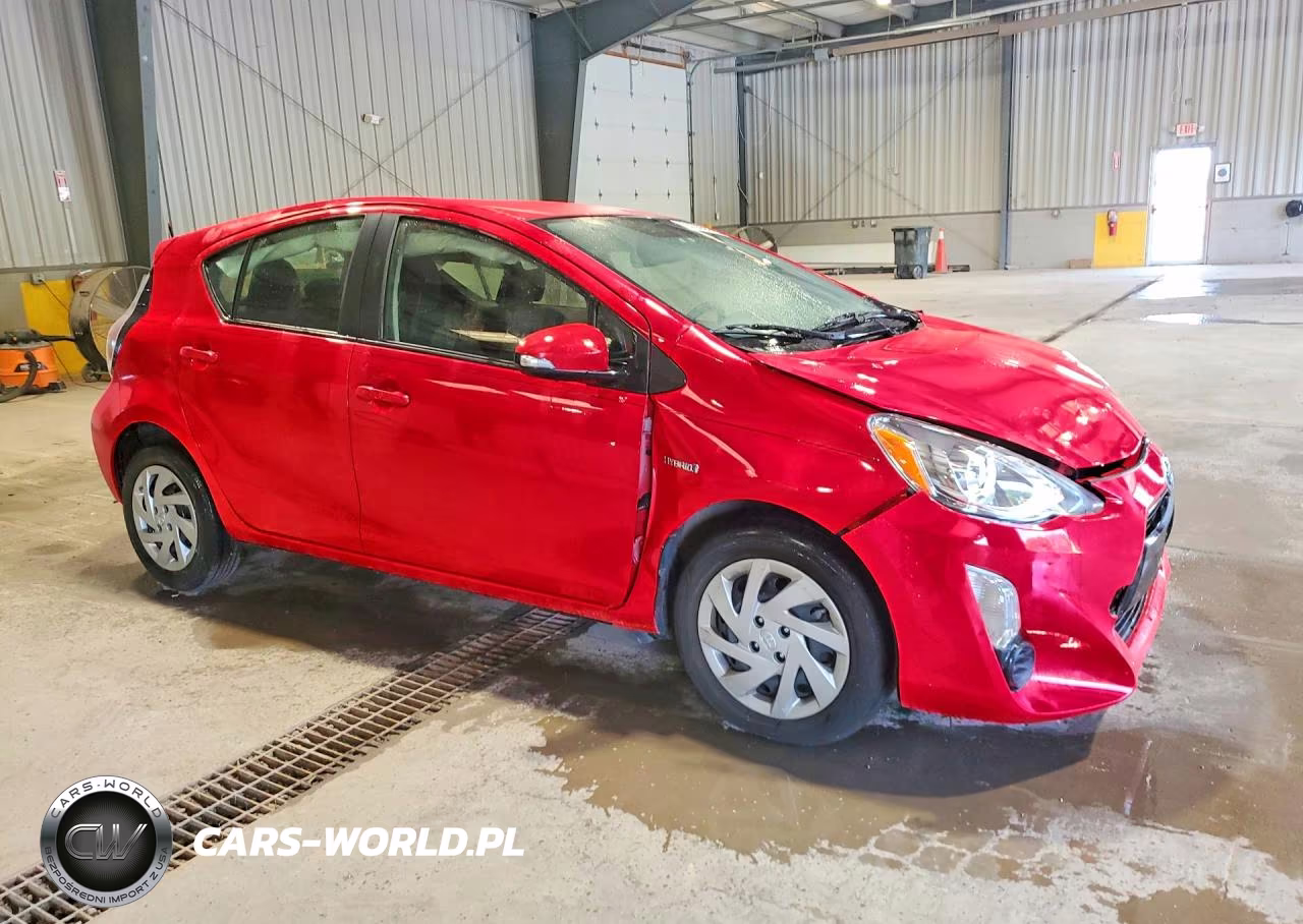 2015 Toyota Prius C Two VIN:JTDKDTB35F1091212 - 4