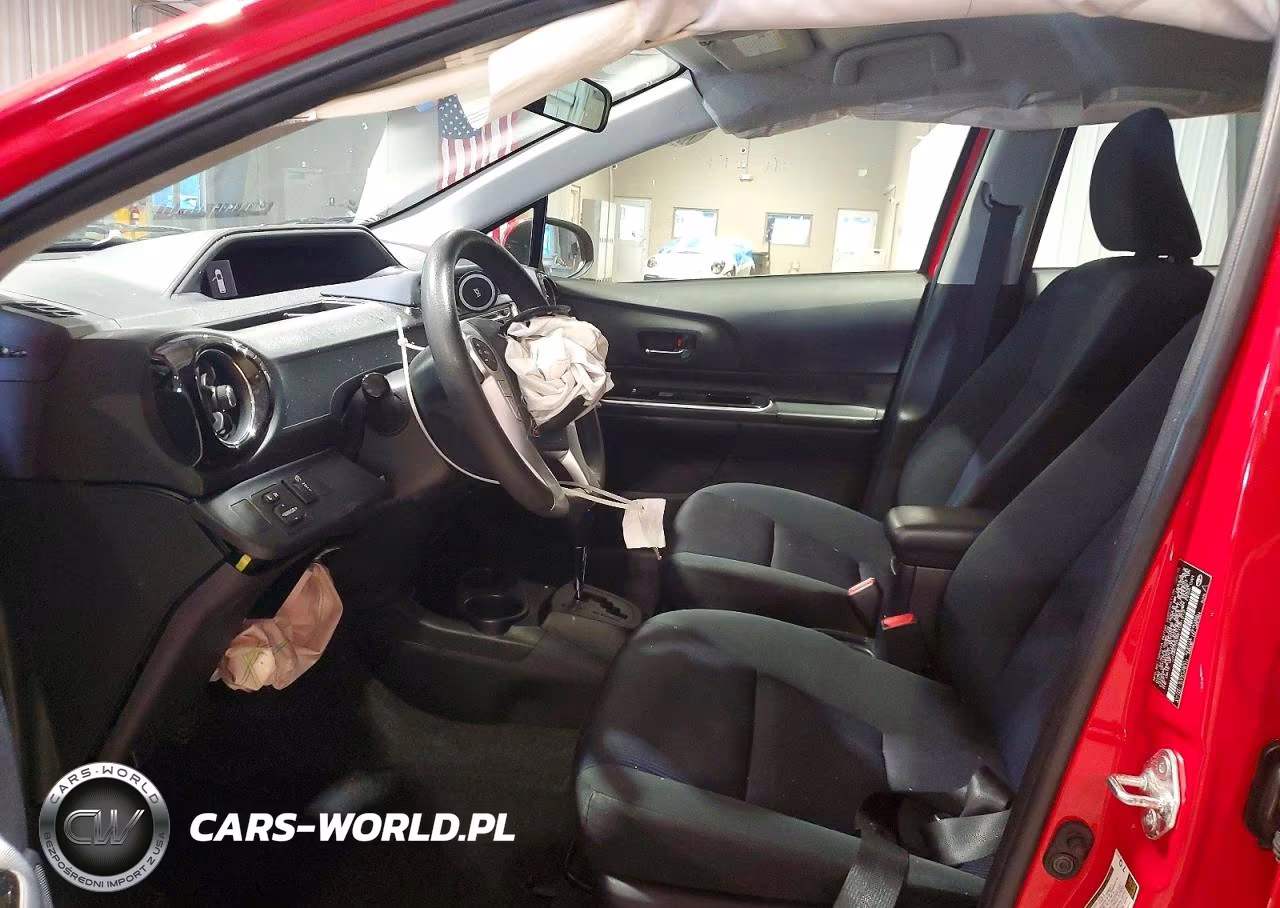 2015 Toyota Prius C Two VIN:JTDKDTB35F1091212 - 7
