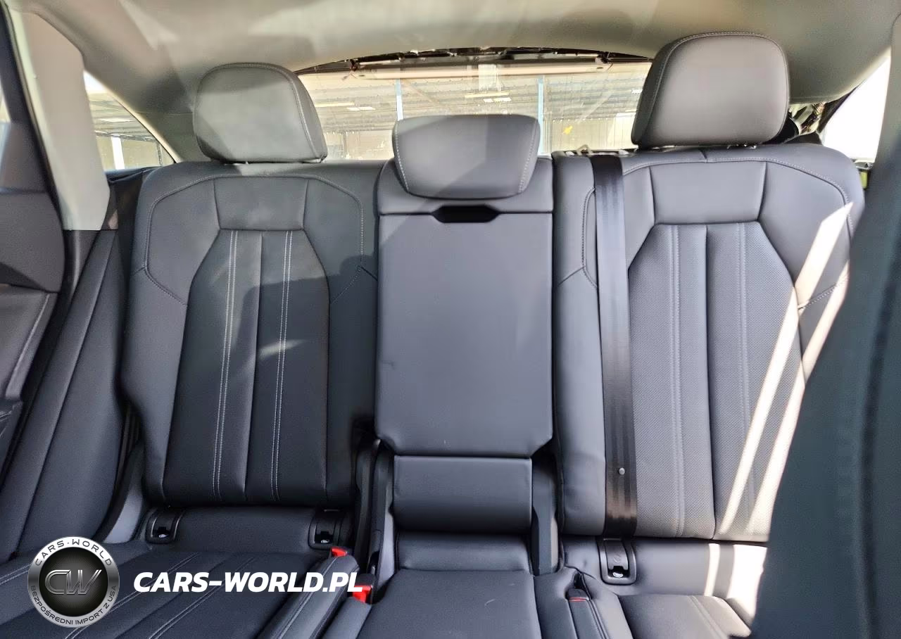 2025 Audi Q5 Sportback Prestige VIN:WA1FAAGU8S2117042 - 10