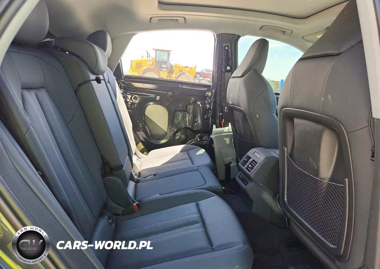 2025 Audi Q5 Sportback Prestige VIN:WA1FAAGU8S2117042 - 11