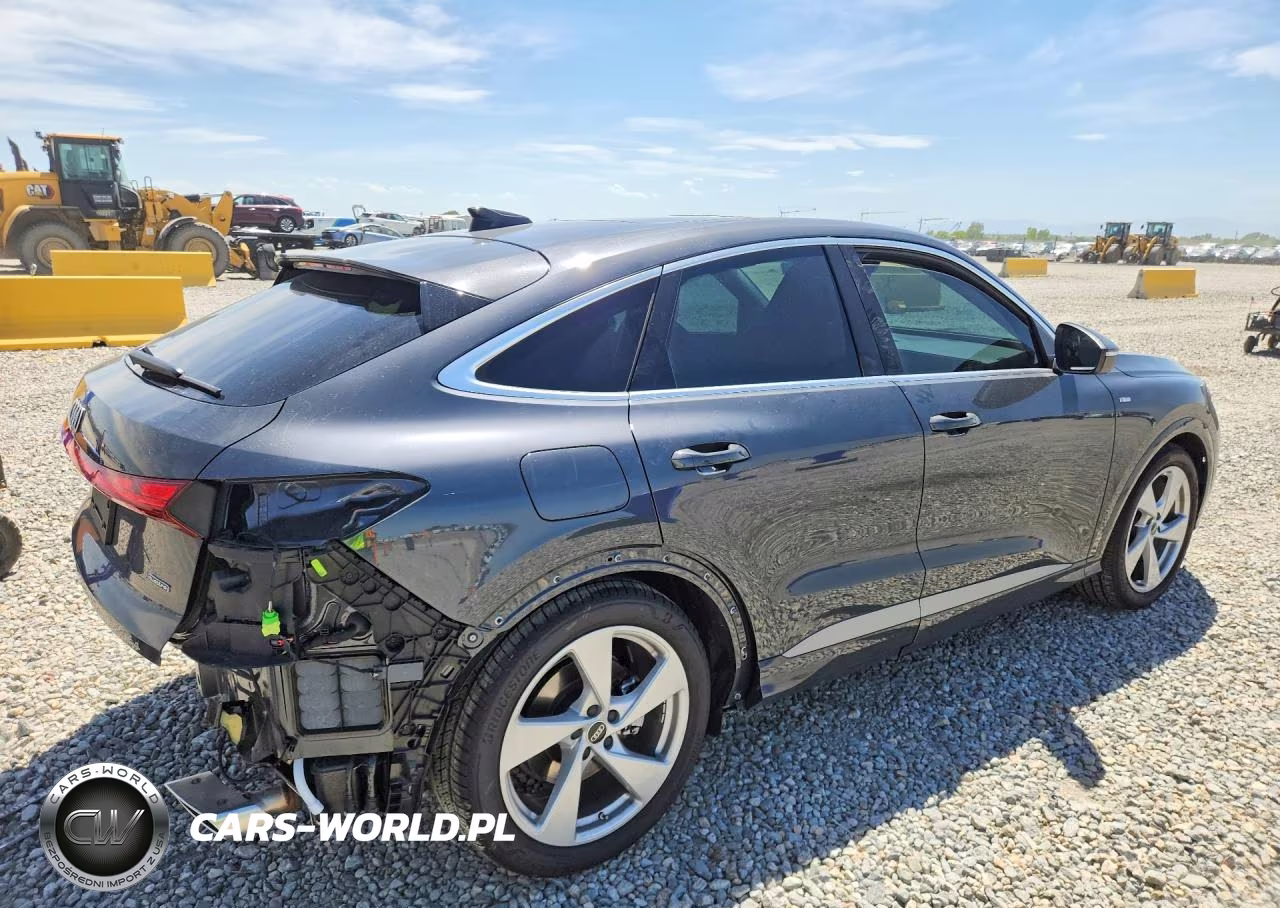 2025 Audi Q5 Sportback Prestige VIN:WA1FAAGU8S2117042 - 3