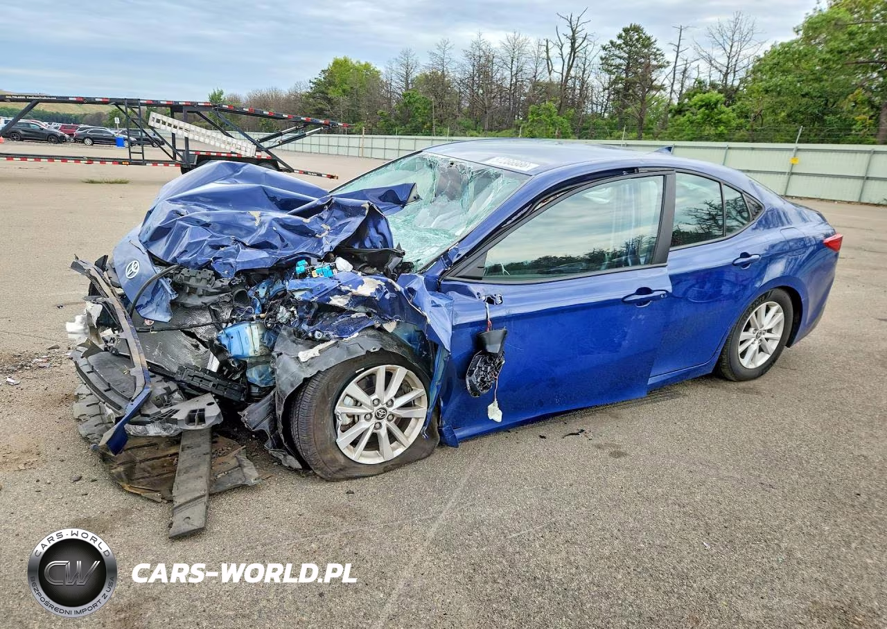 2025 Toyota Camry Le – zdjęcie 1 z 12
