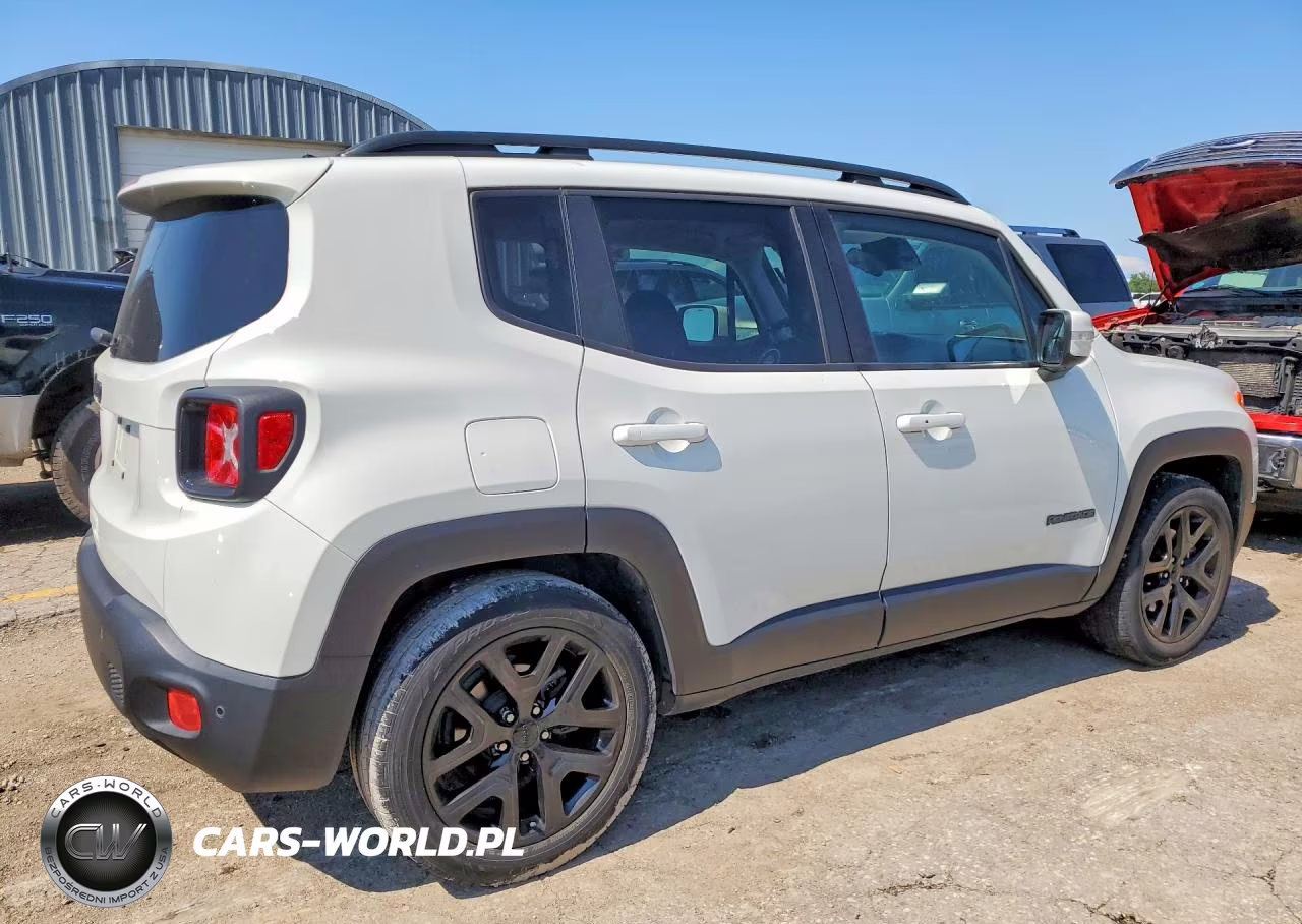 2018 Jeep Renegade Latitude VIN:ZACCJABB0JPG73803 - 3