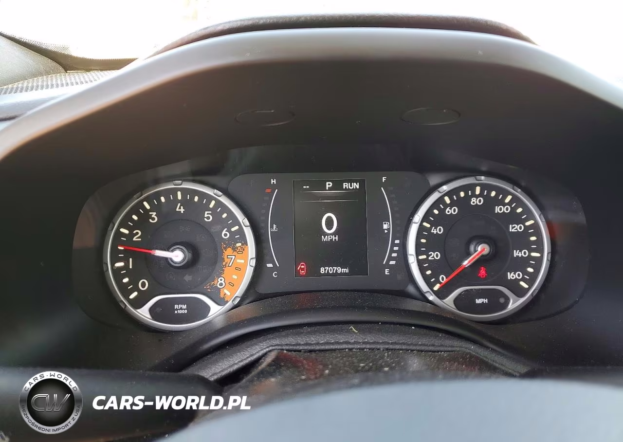 2018 Jeep Renegade Latitude VIN:ZACCJABB0JPG73803 - 9