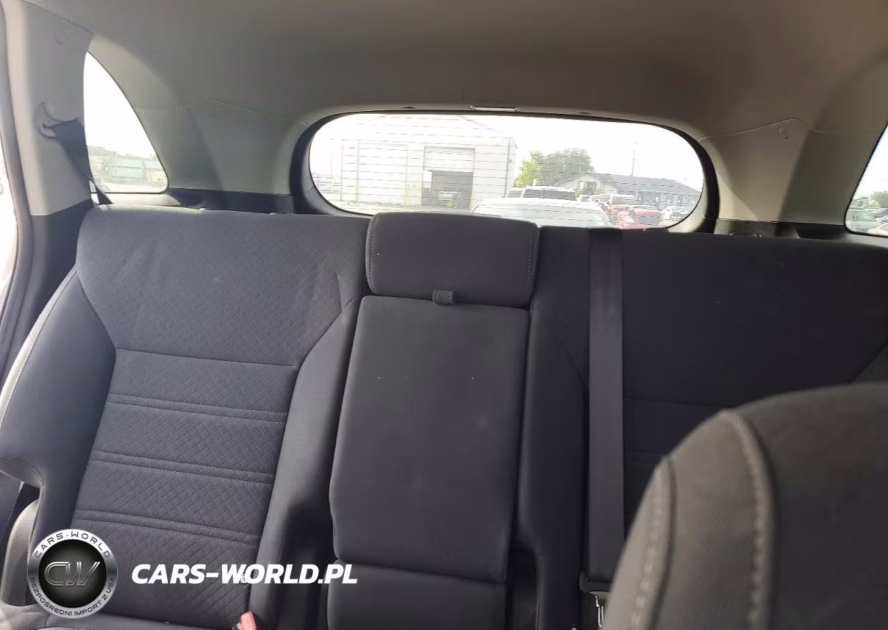 2018 Kia Sorento L VIN:5XYPG4A33JG407199 - 10
