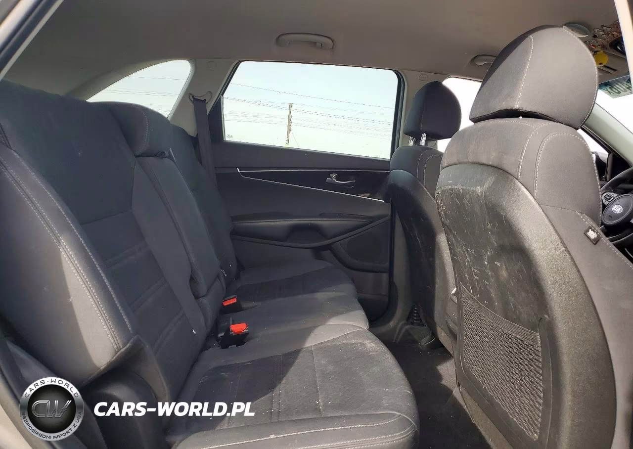 2018 Kia Sorento L VIN:5XYPG4A33JG407199 - 11