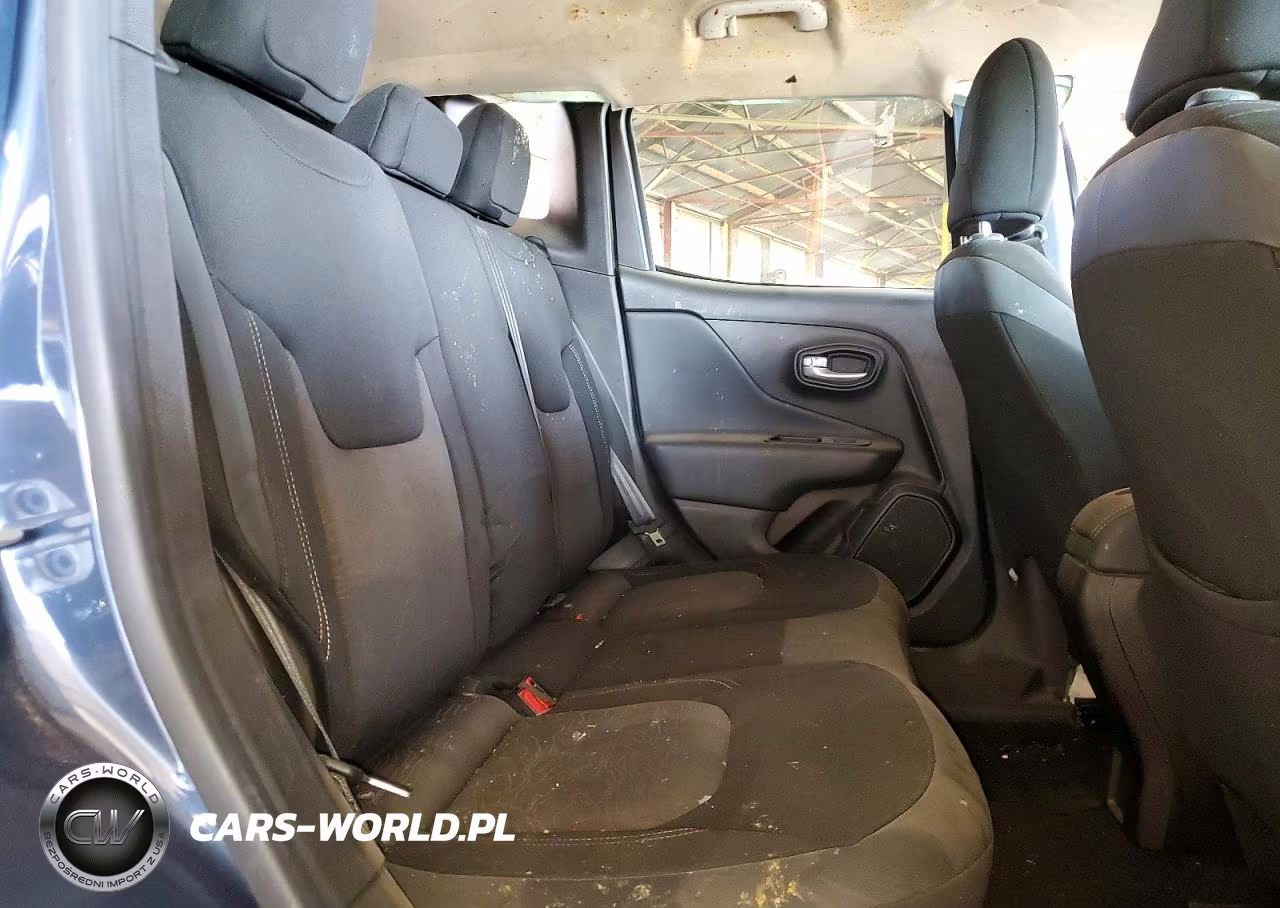 2023 Jeep Renegade Latitude VIN:ZACNJDB1XPPP67985 - 10