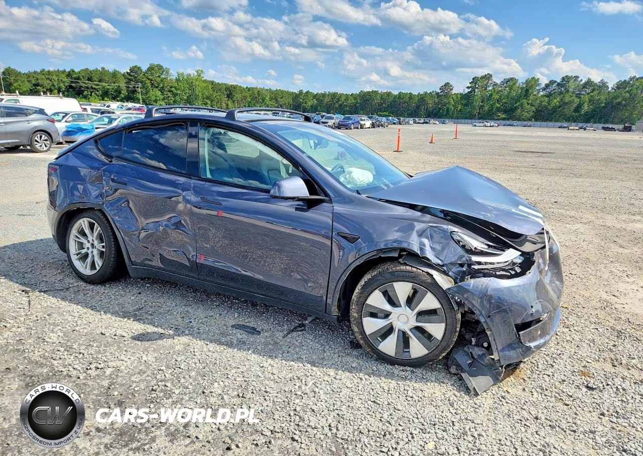 2022 Tesla Model Y VIN:7SAYGAEEXNF383417 - 4
