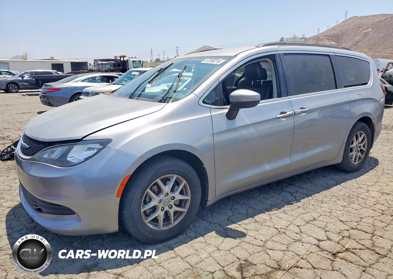 2020 Chrysler Voyager Lxi – zdjęcie 1 z 13
