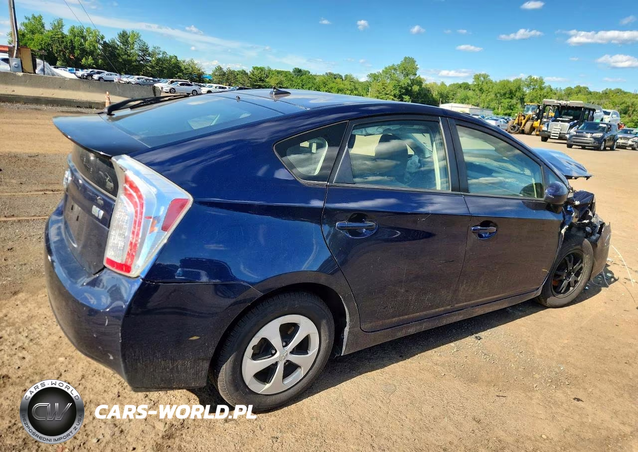 2014 Toyota Prius Three VIN:JTDKN3DUXE1784827 - 3