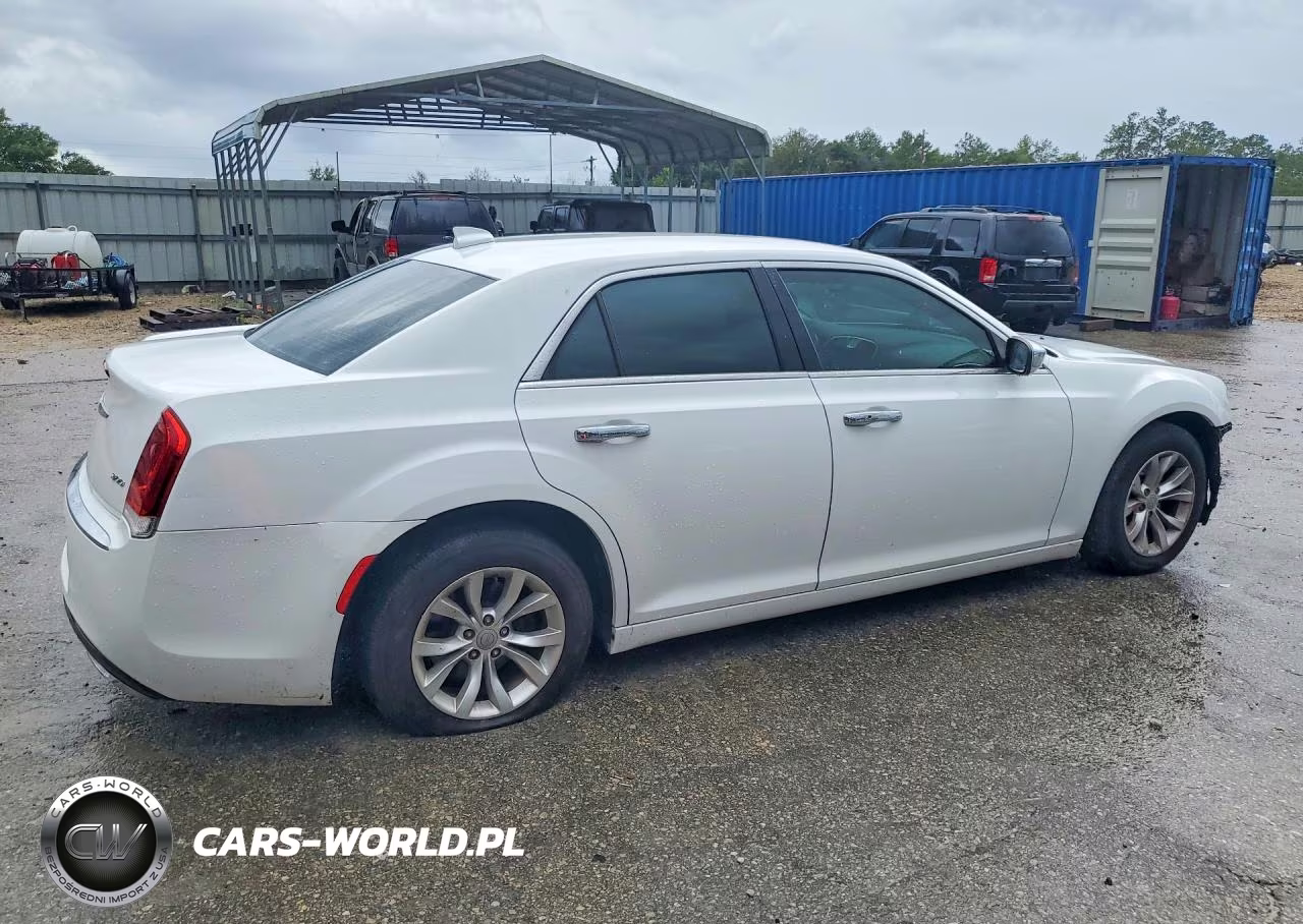 2015 Chrysler 300 Limited VIN:2C3CCAAG8FH838128 - 3