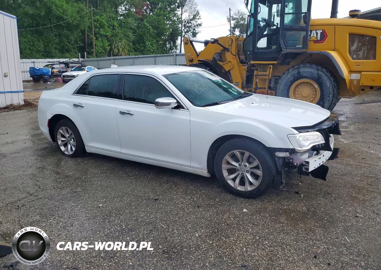 2015 Chrysler 300 Limited VIN:2C3CCAAG8FH838128 - 4