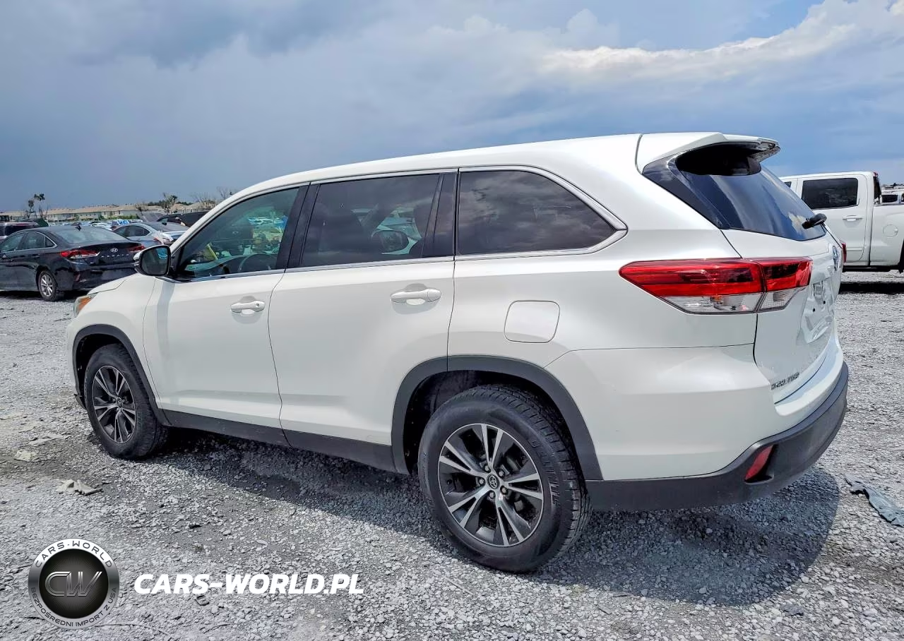 2019 Toyota Highlander Le VIN:5TDZARFH4KS058683 - 2