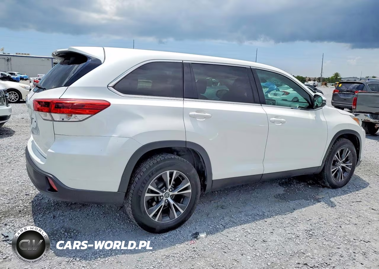2019 Toyota Highlander Le VIN:5TDZARFH4KS058683 - 3
