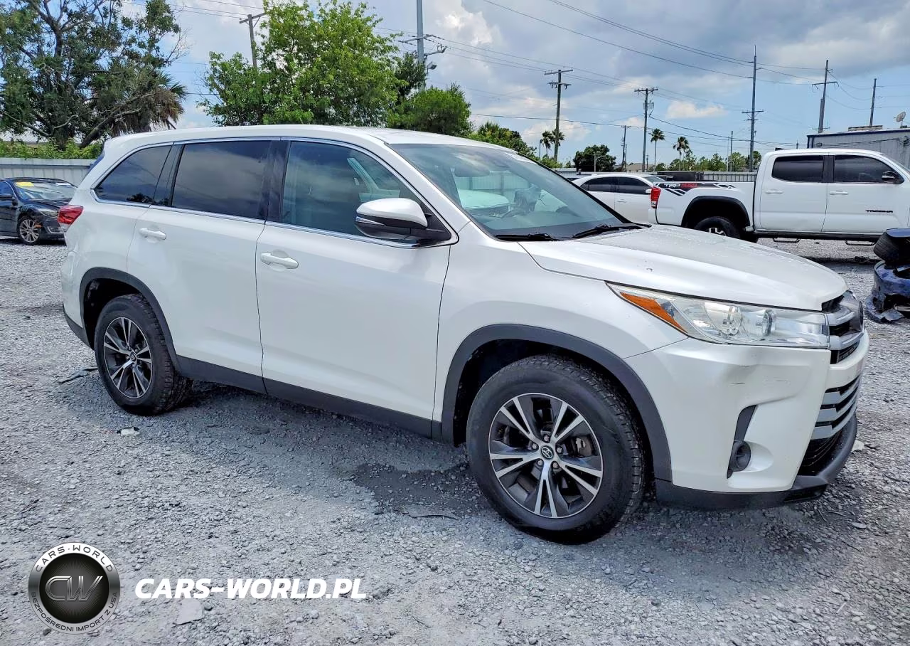 2019 Toyota Highlander Le VIN:5TDZARFH4KS058683 - 4