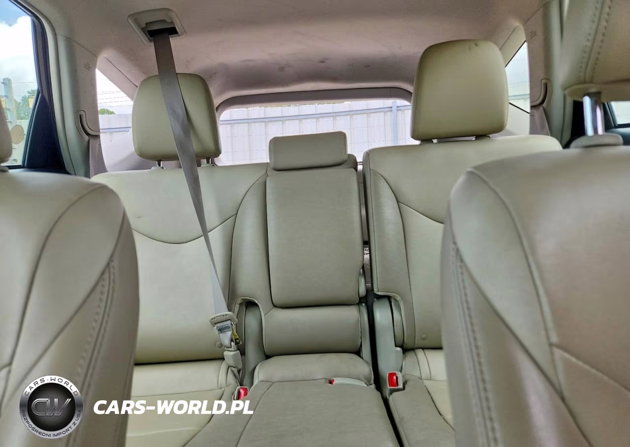 2017 Toyota Prius V Four VIN:JTDZN3EUXHJ061772 - 10