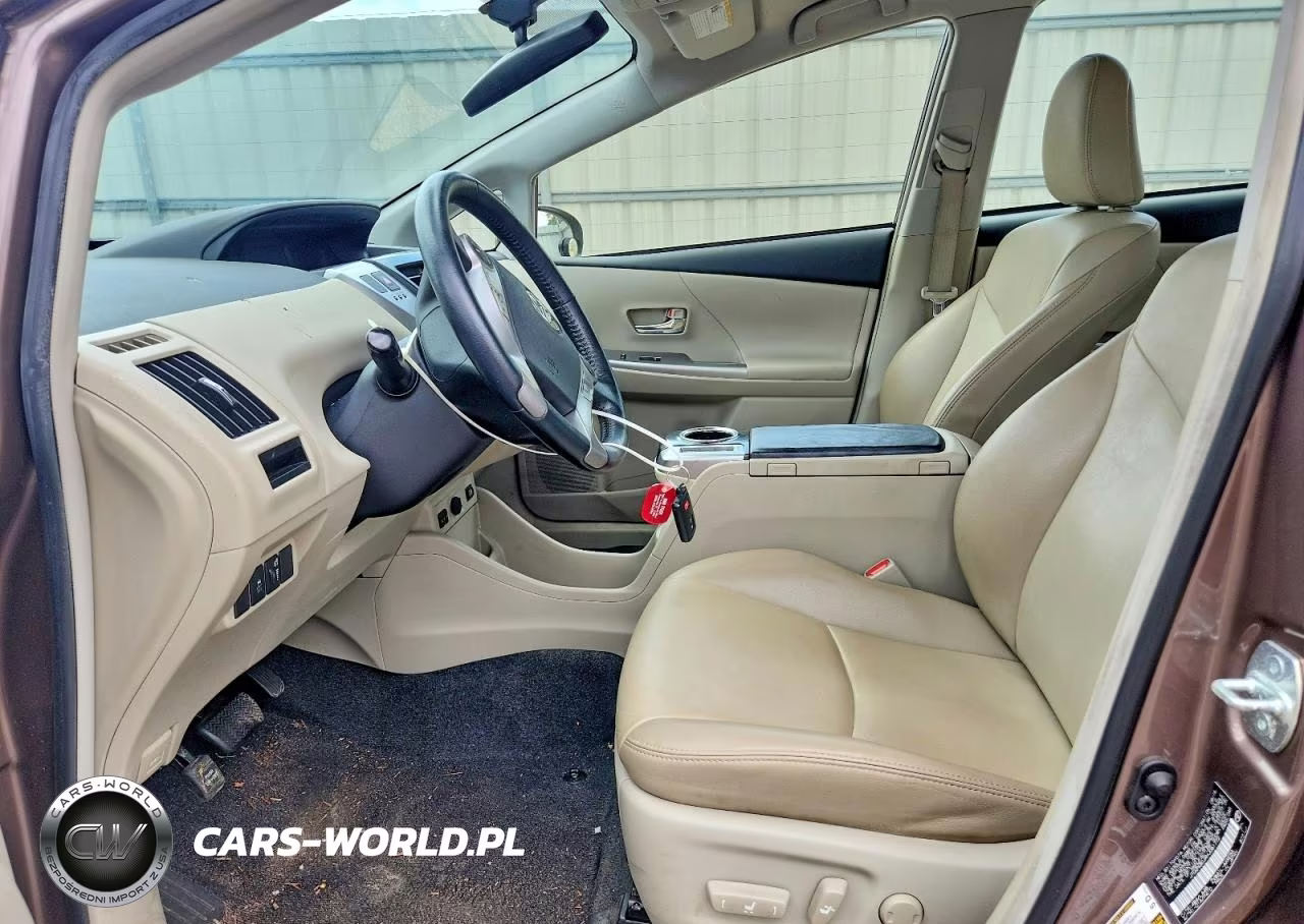 2017 Toyota Prius V Four VIN:JTDZN3EUXHJ061772 - 7