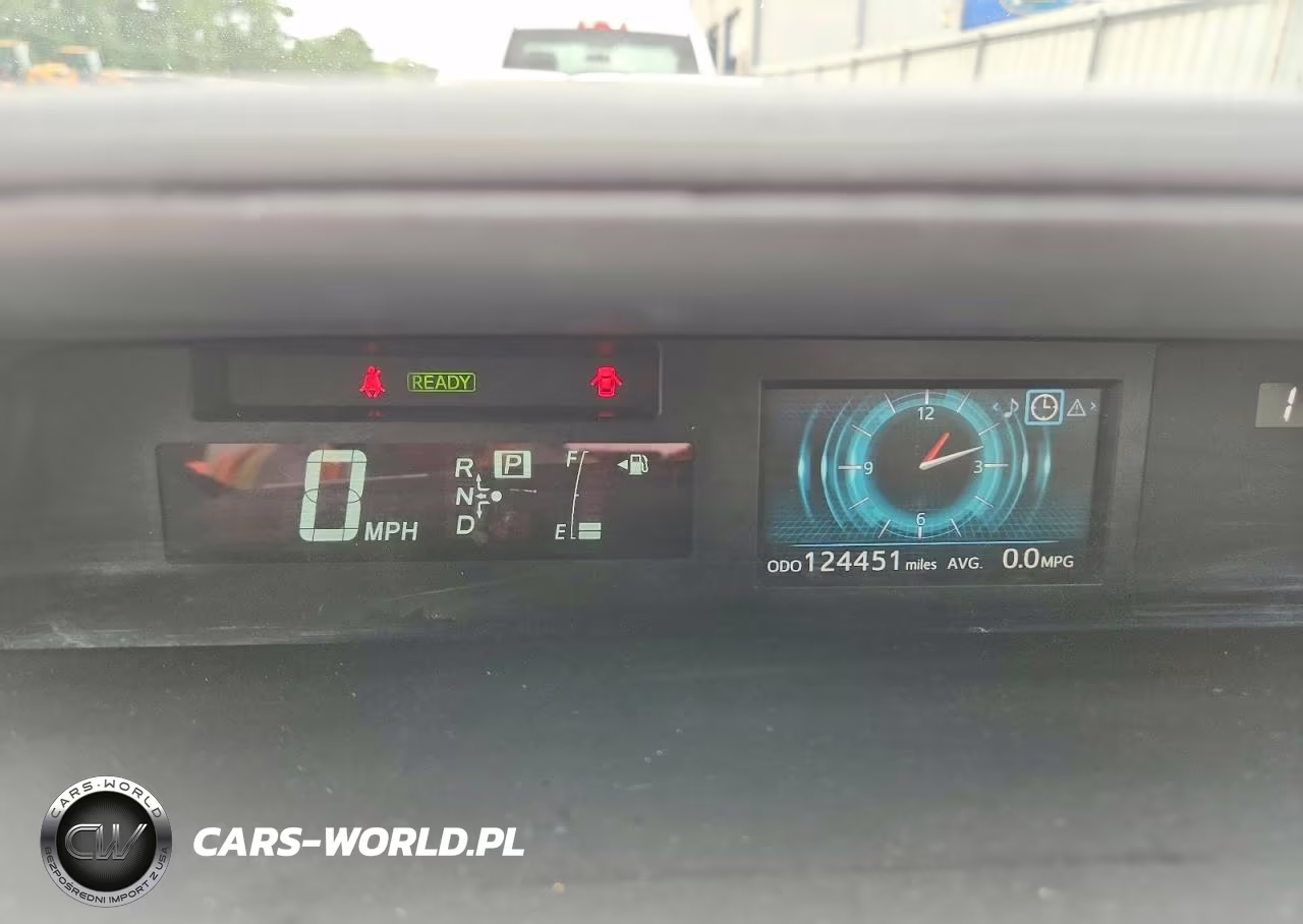 2017 Toyota Prius V Four VIN:JTDZN3EUXHJ061772 - 9