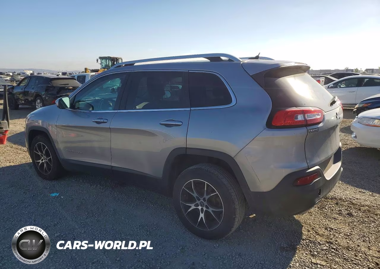2015 Jeep Cherokee Latitude VIN:1C4PJLCS0FW616751 - 2