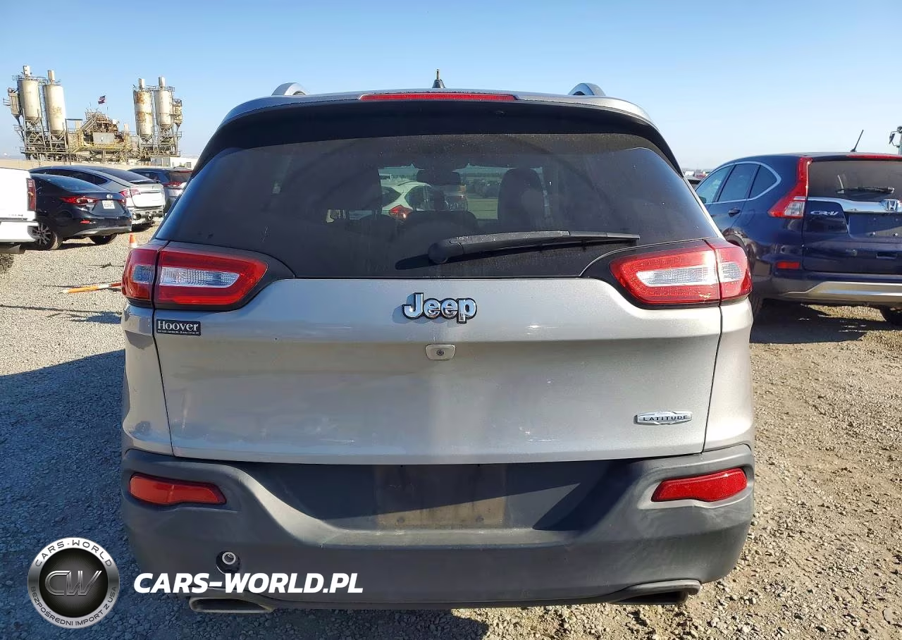 2015 Jeep Cherokee Latitude VIN:1C4PJLCS0FW616751 - 6