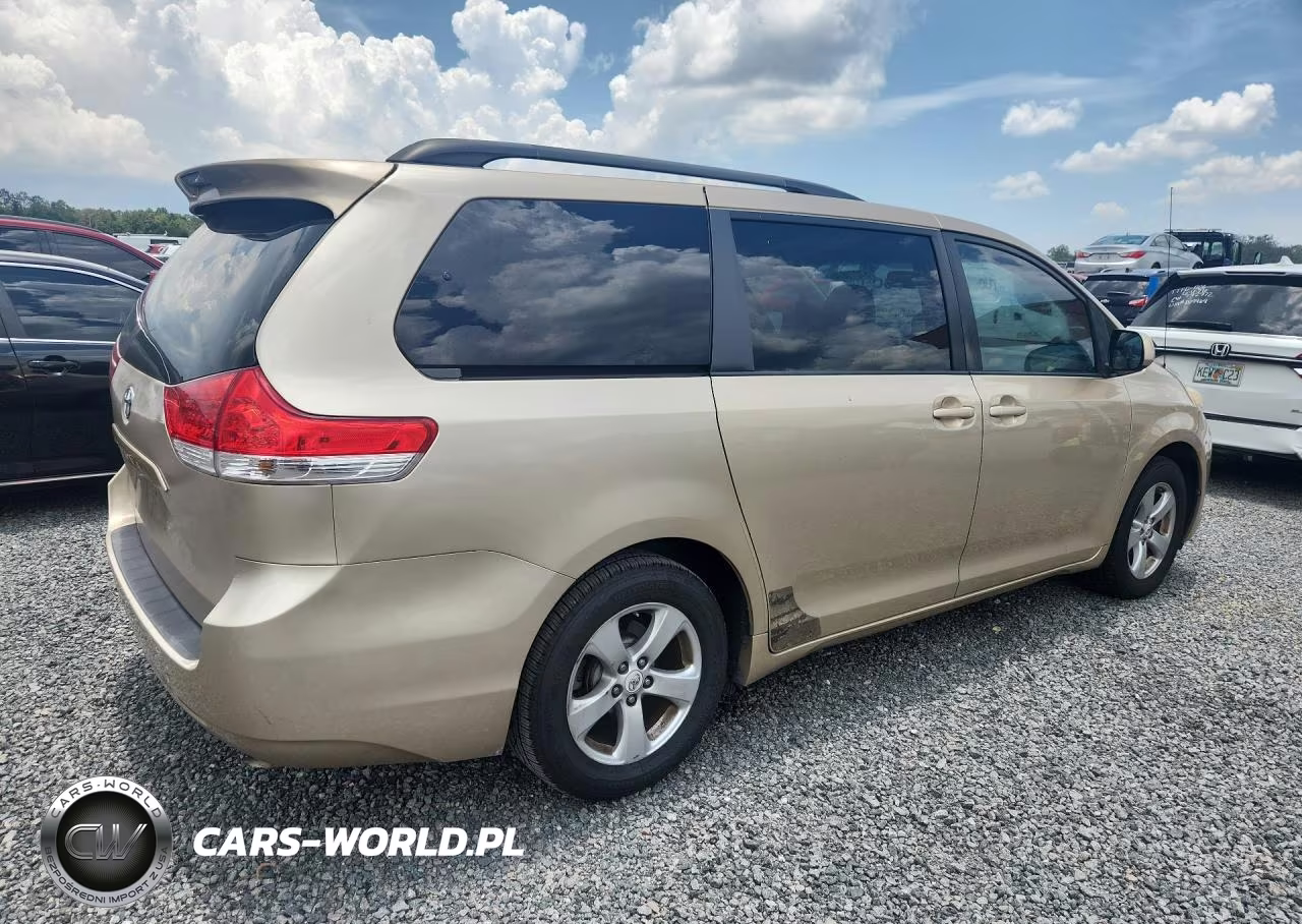 2011 Toyota Sienna Le VIN:5TDKK3DC4BS070481 - 3