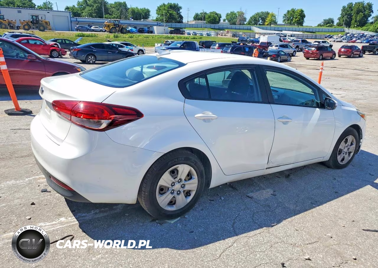 2018 Kia Forte Lx VIN:3KPFL4A7XJE181721 - 3