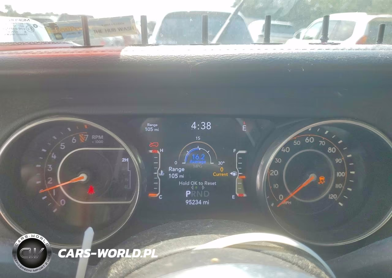 2018 Jeep Wrangler Unlimited Sahara VIN:1C4HJXEG5JW125685 - 9
