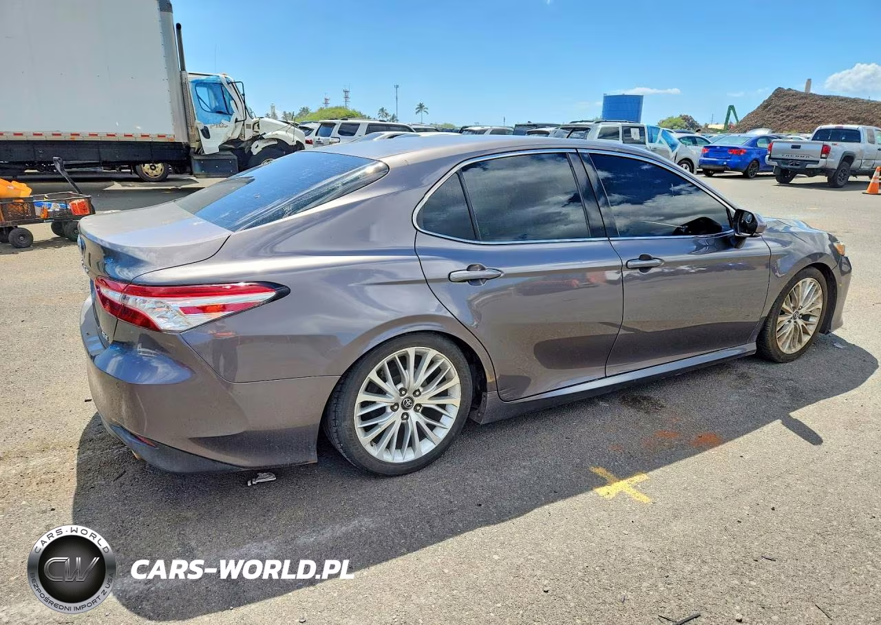 2018 Toyota Camry L VIN:4T1B11HK4JU038421 - 3