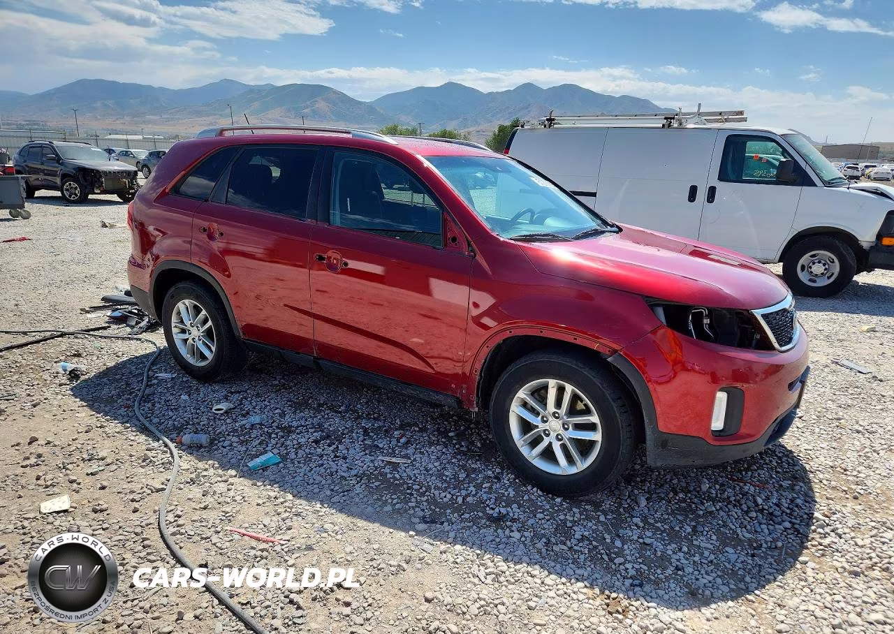 2015 Kia Sorento Lx VIN:5XYKT4A65FG562375 - 4