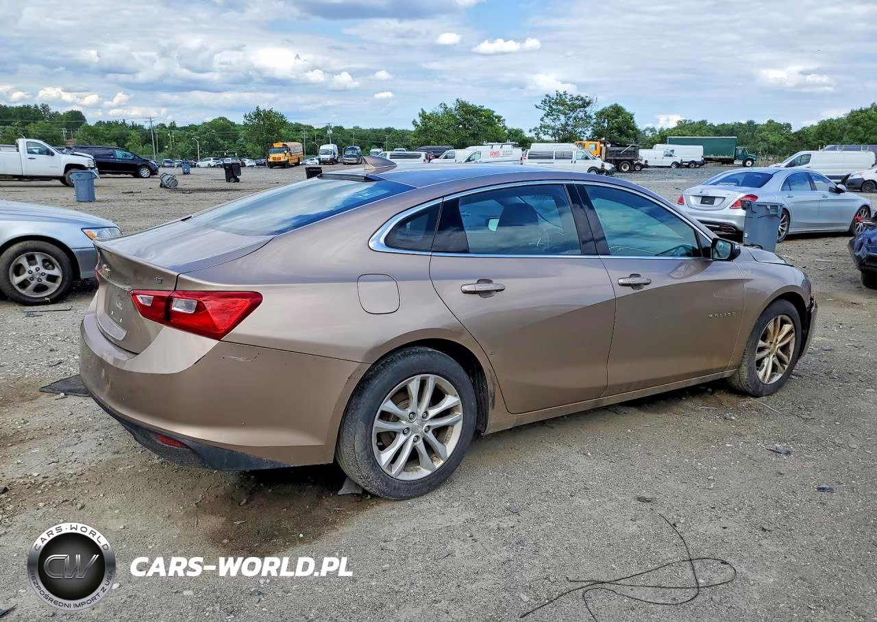 2018 Chevrolet Malibu 3Lt VIN:1G1ZD5ST3JF125971 - 3