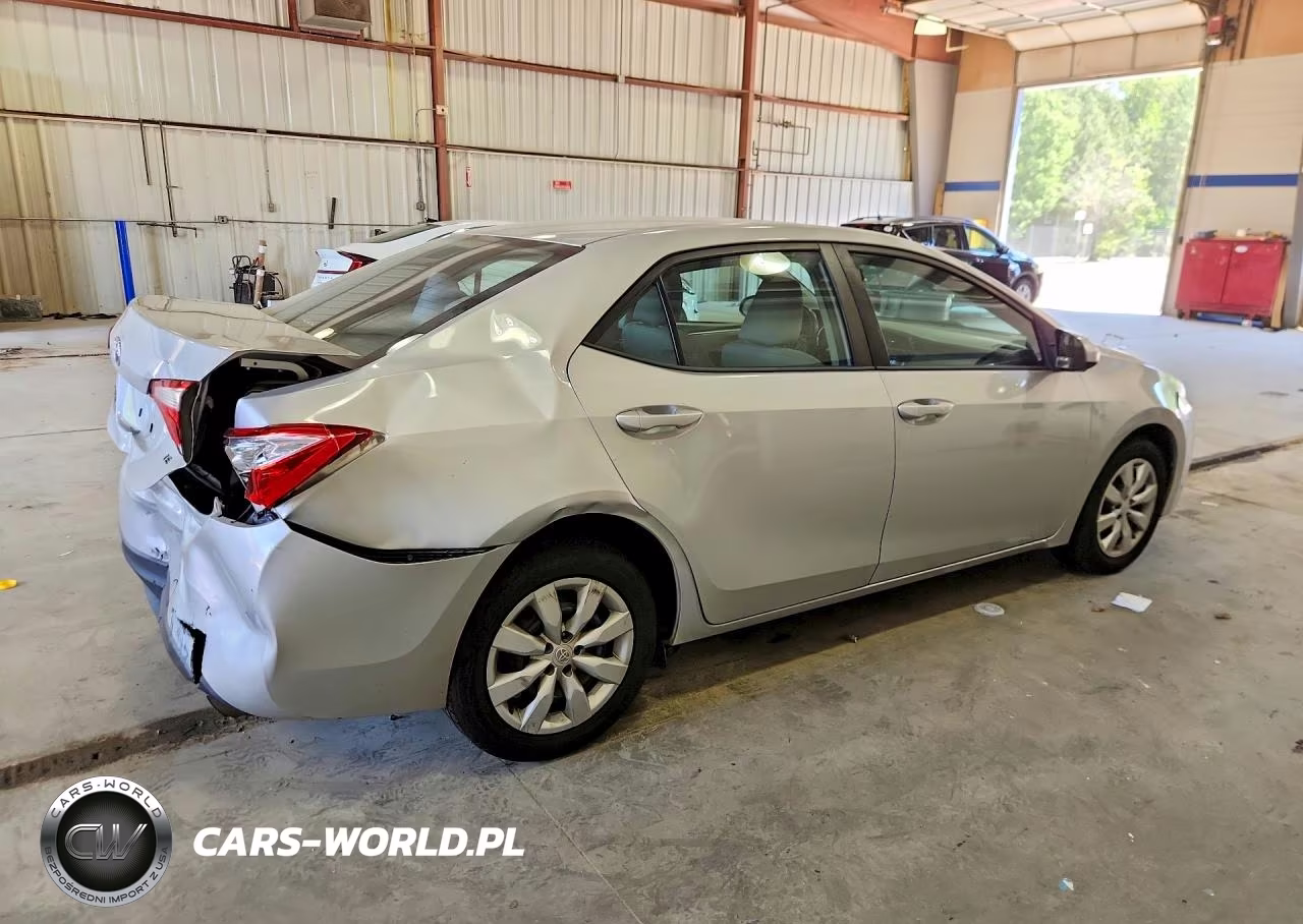 2015 Toyota Corolla Le VIN:2T1BURHEXFC302380 - 3