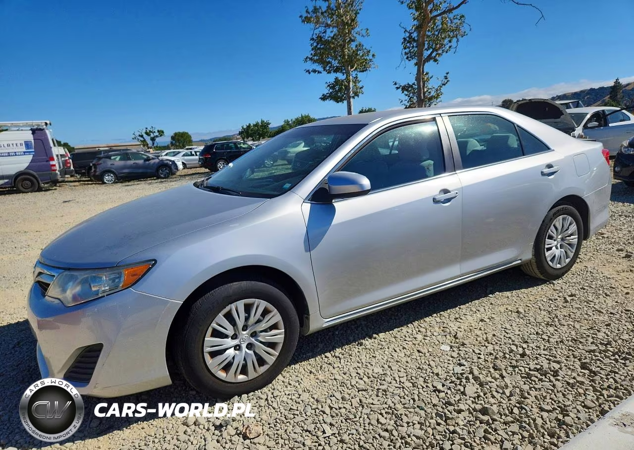2012 Toyota Camry Le – zdjęcie 1 z 12