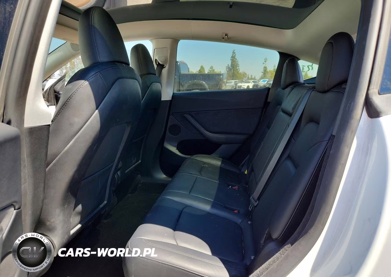 2023 Tesla Model Y VIN:7SAYGDEEXPF887034 - 10