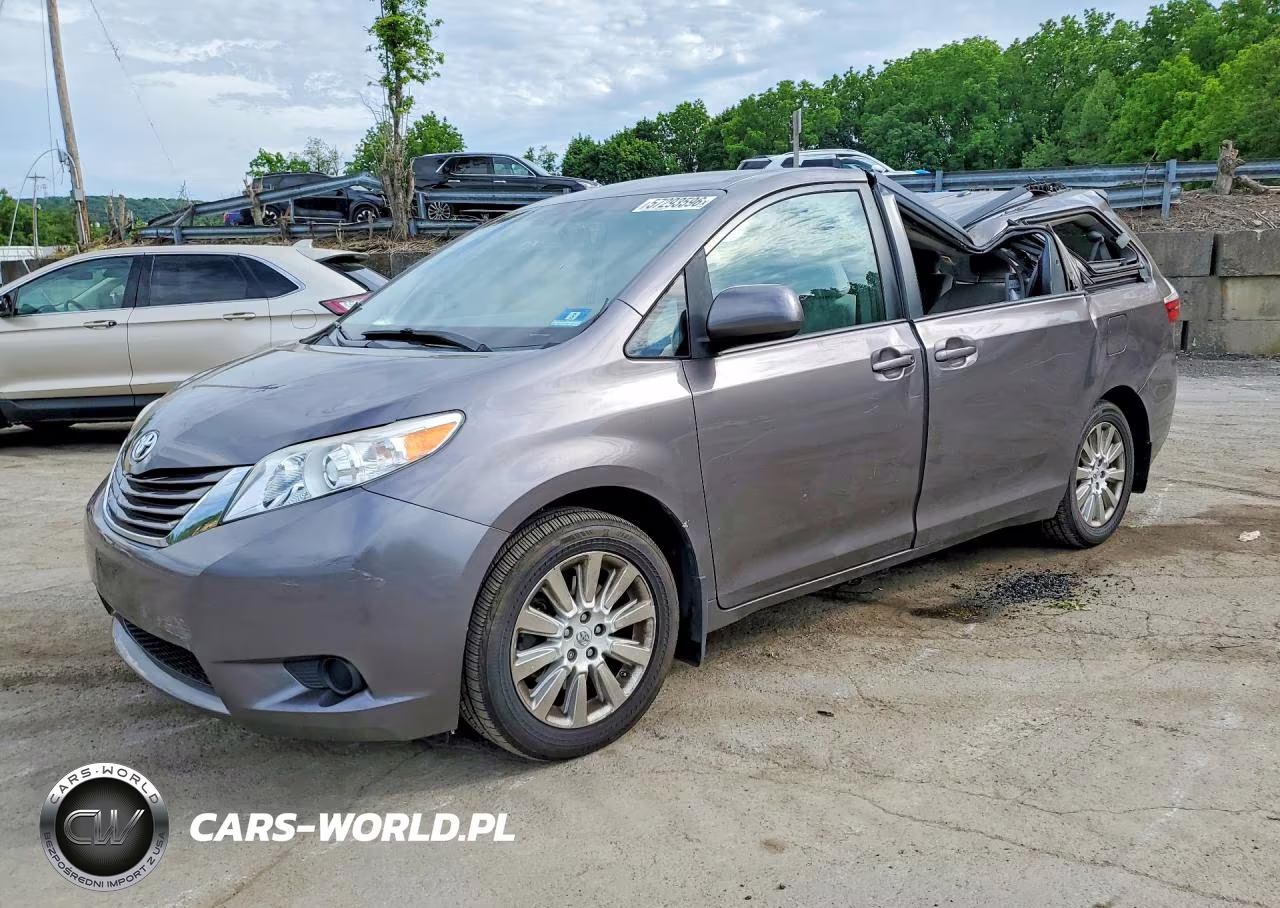 2015 Toyota Sienna Le – zdjęcie 1 z 13