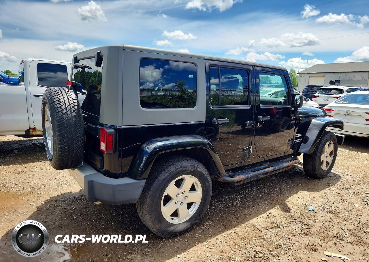 2010 Jeep Wrangler Unlimited Sahara VIN:1J4BA5H18AL205639 - 3