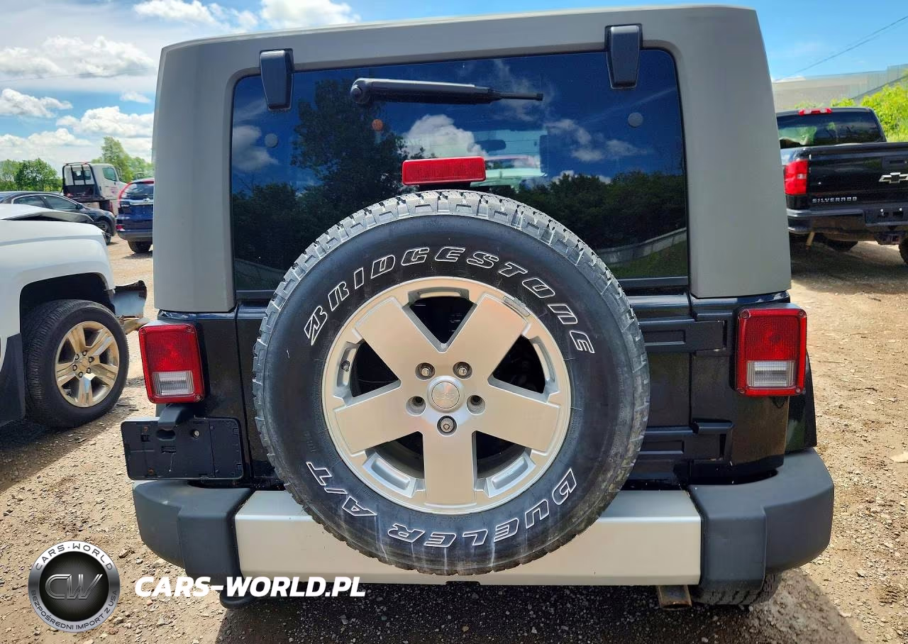 2010 Jeep Wrangler Unlimited Sahara VIN:1J4BA5H18AL205639 - 6