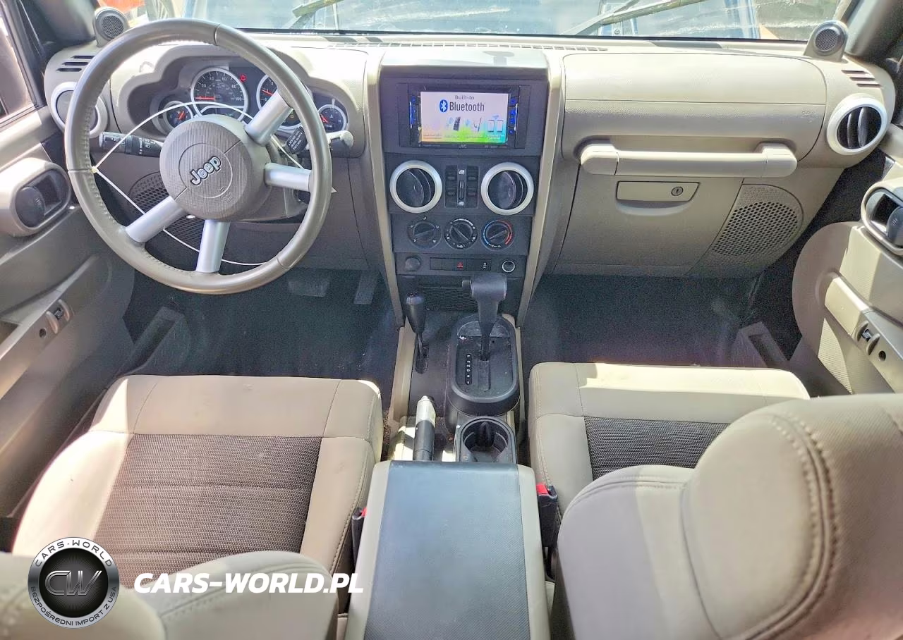 2010 Jeep Wrangler Unlimited Sahara VIN:1J4BA5H18AL205639 - 8