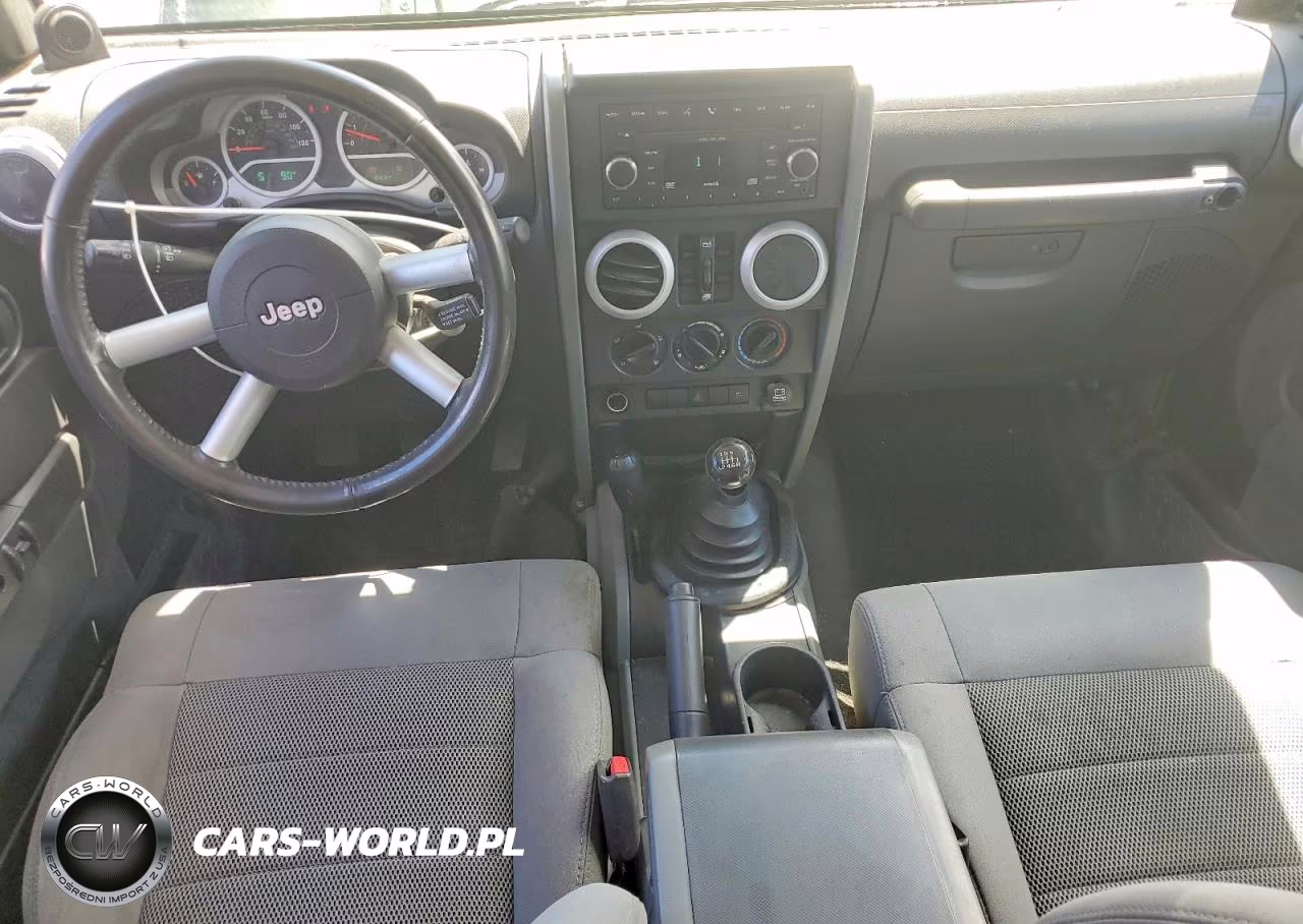 2009 Jeep Wrangler Unlimited Sahara VIN:1J4GA59159L733168 - 8
