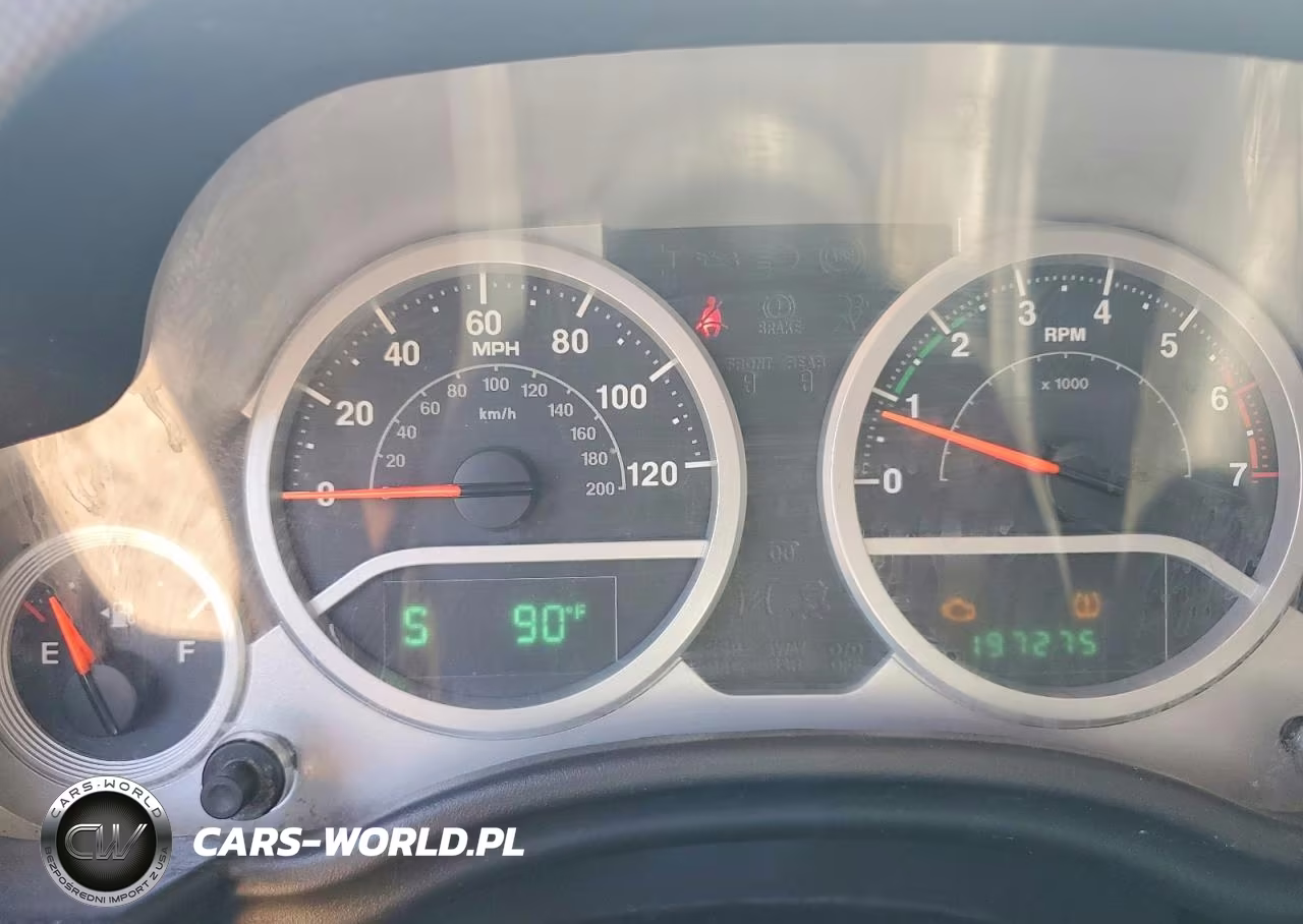 2009 Jeep Wrangler Unlimited Sahara VIN:1J4GA59159L733168 - 9