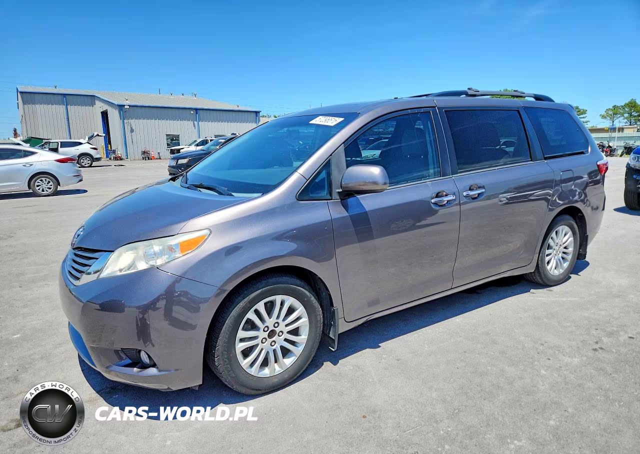 2015 Toyota Sienna Xle 8-Passenger – zdjęcie 1 z 13