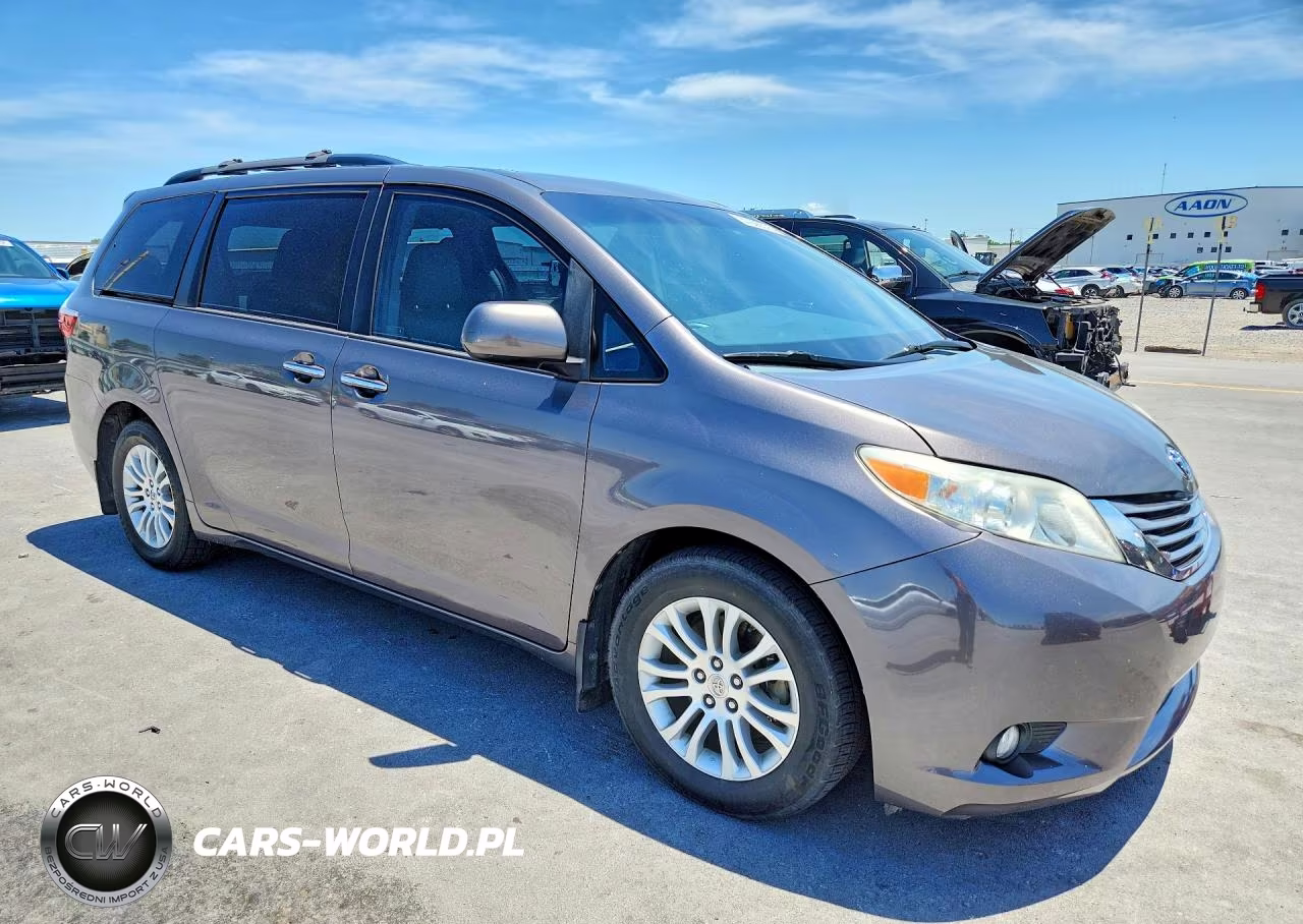 2015 Toyota Sienna Xle 8-Passenger VIN:5TDYK3DC5FS573758 - 4