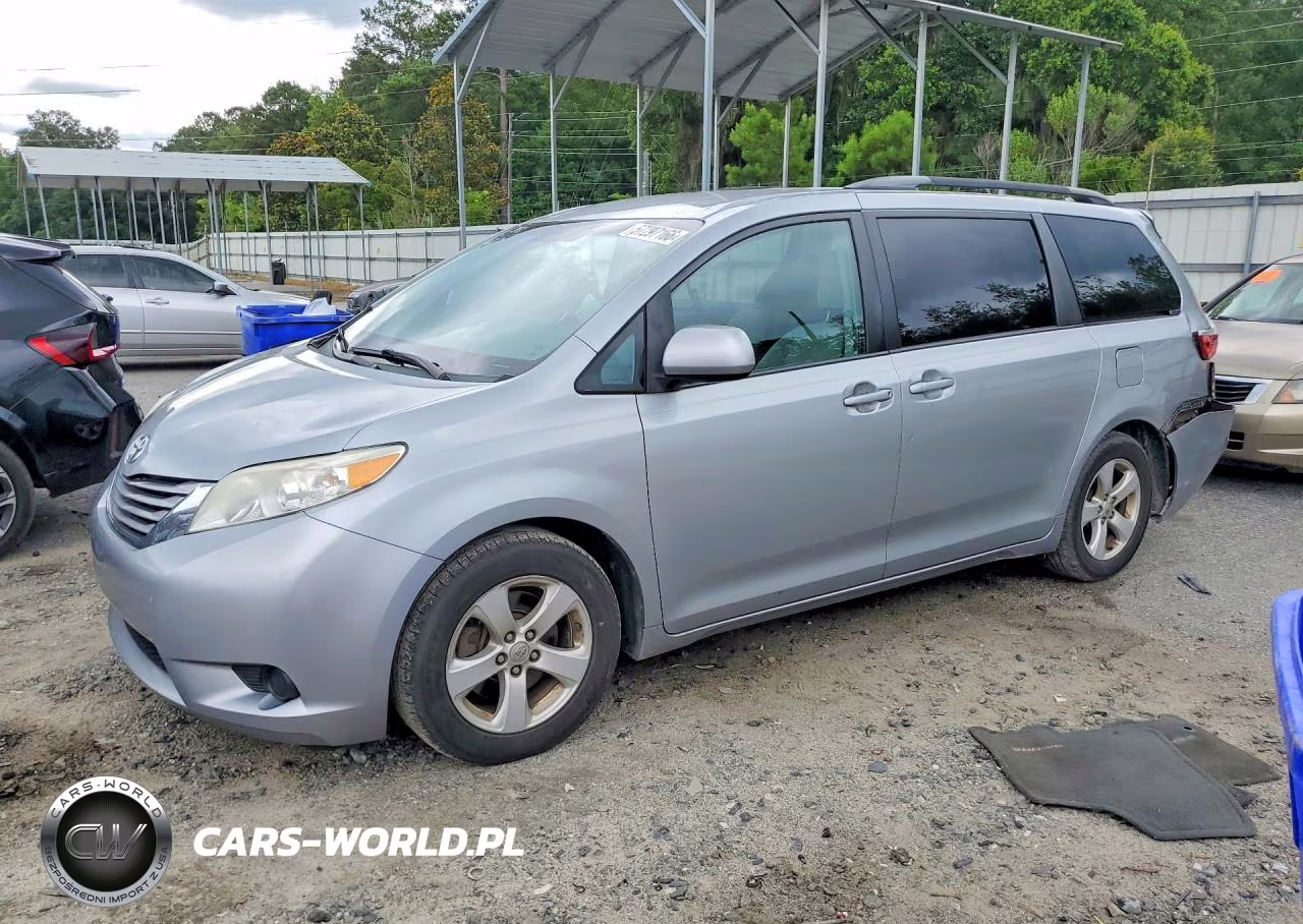 2015 Toyota Sienna Le – zdjęcie 1 z 13