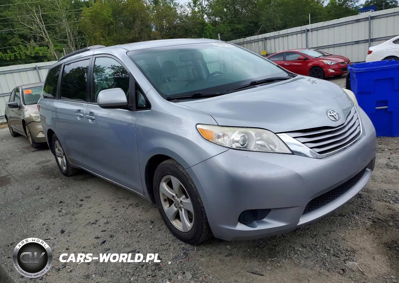 2015 Toyota Sienna Le VIN:5TDKK3DC6FS612461 - 4
