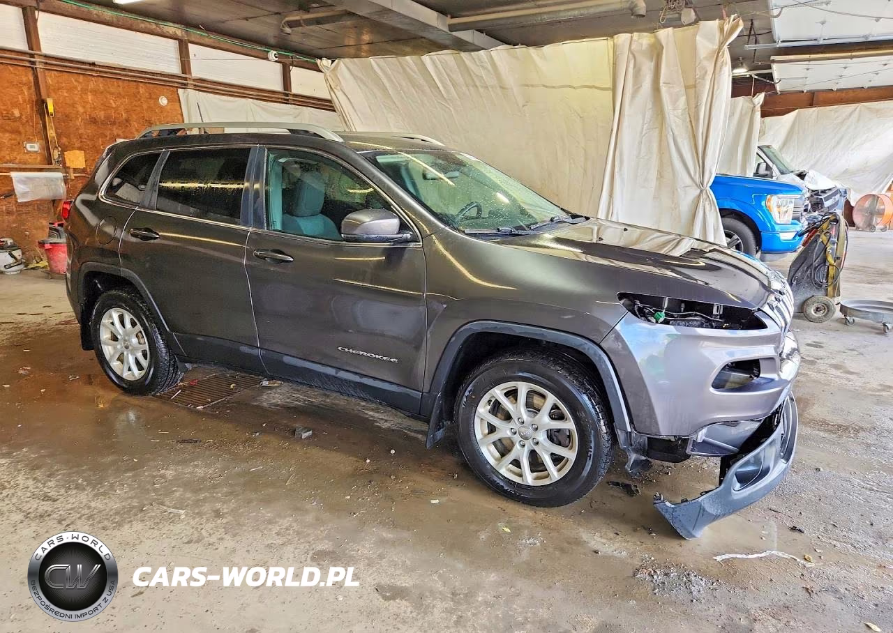 2016 Jeep Cherokee Latitude VIN:1C4PJMCB5GW236831 - 4