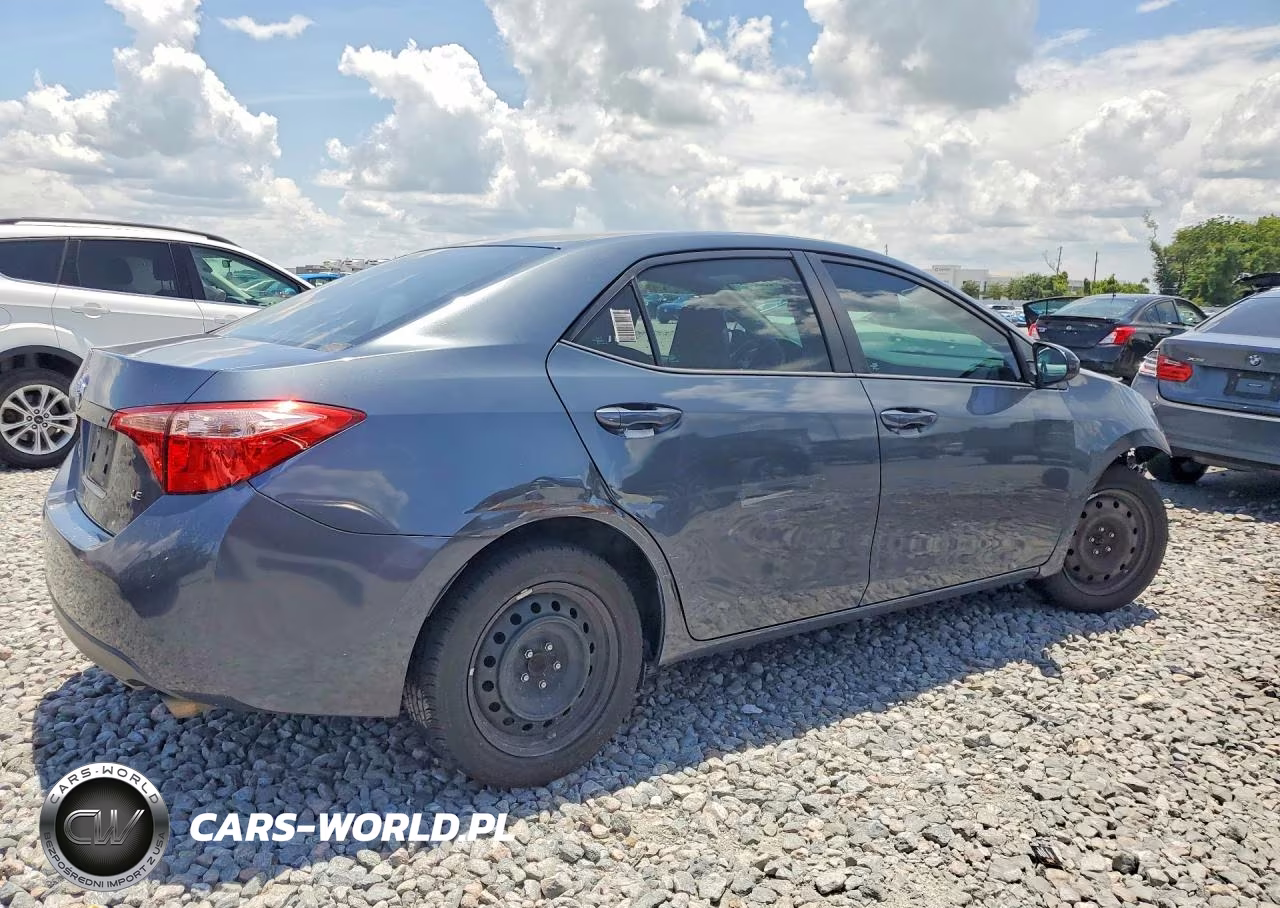 2017 Toyota Corolla Le VIN:5YFBURHE5HP680092 - 3