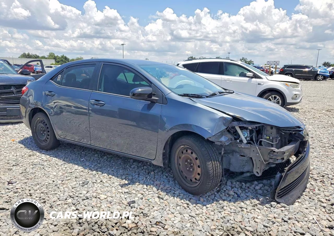 2017 Toyota Corolla Le VIN:5YFBURHE5HP680092 - 4